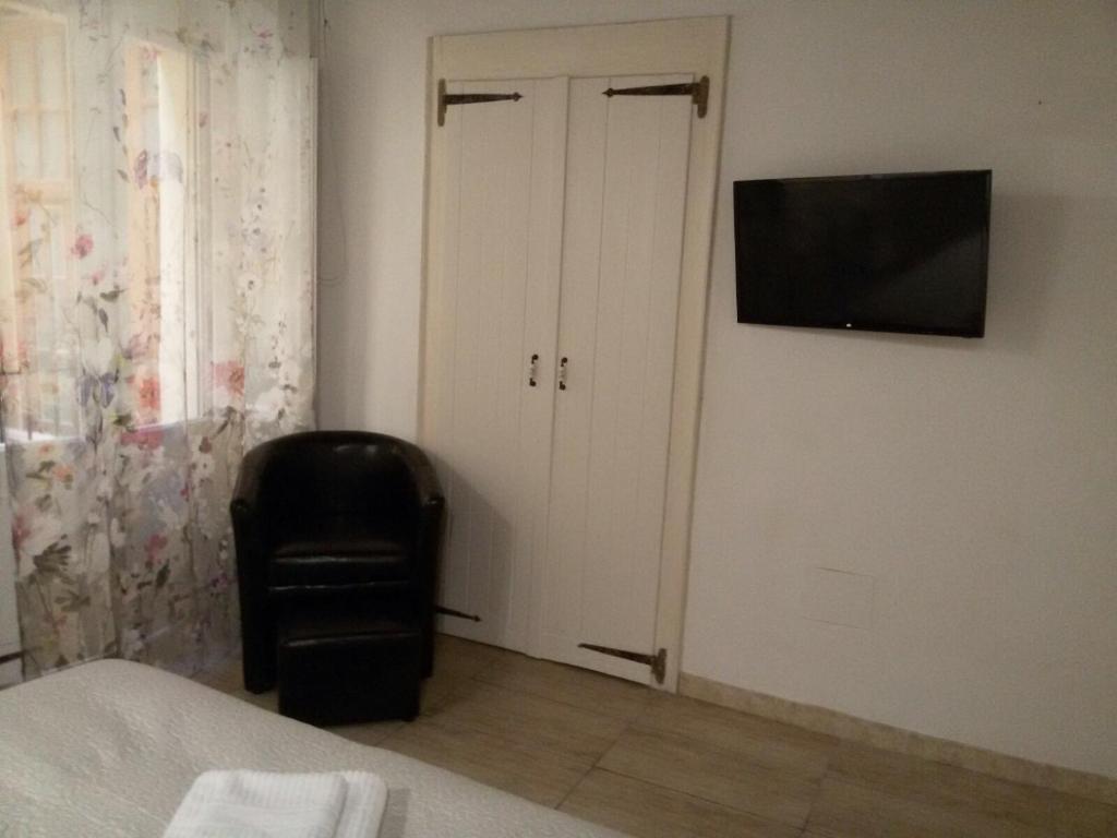 AL183 room 1